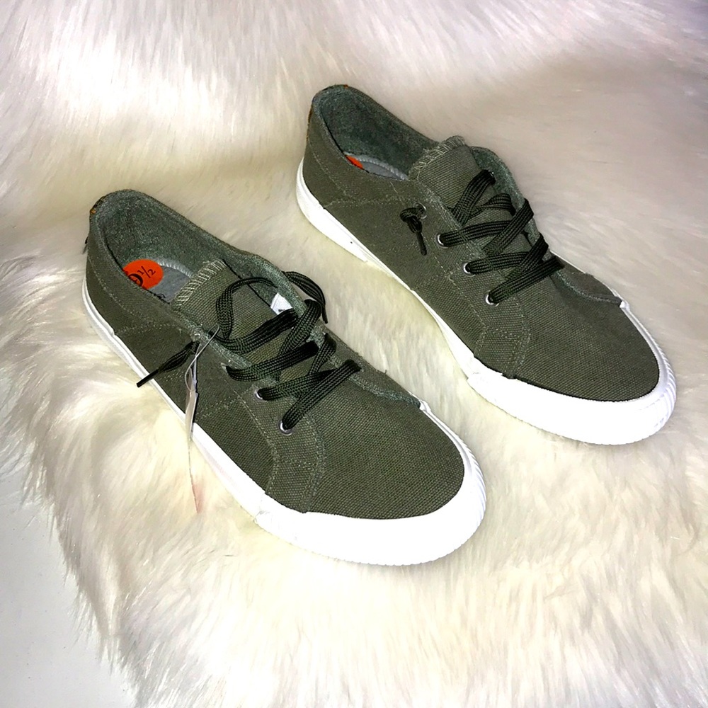 Tommy Bahama Footwear olive slip-on canvas shoes